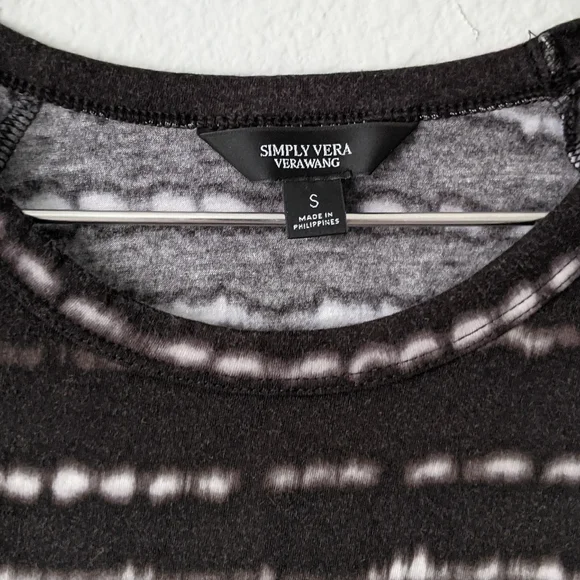 Vera Wang Short Sleeve Blouse - Picture 2 of 2